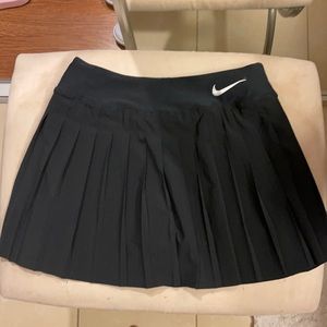 xs black nike pleated shirt